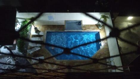 Amplio apartamento, en la caleta, guaruja, con una vista privilegiada a la piscina