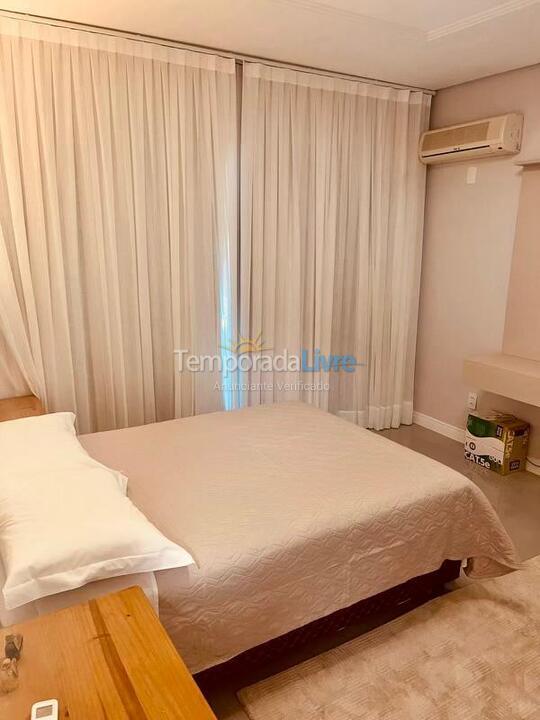 Casa para aluguel de temporada em Florianopolis (Jurerê Internacional)