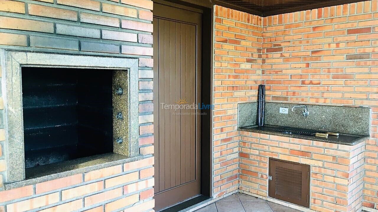 Casa para aluguel de temporada em Bombinhas (Praia de Bombinhas)