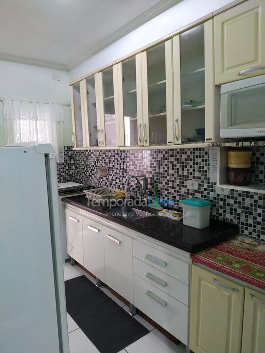 Casa para alquiler de vacaciones em Guarujá (Jardim Virgínia)