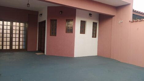 I1748 - Casa de 4 habitaciones y asador