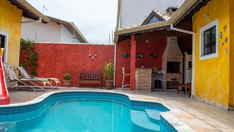 P006 - Casa de 3 dormitorios con piscina y barbacoa