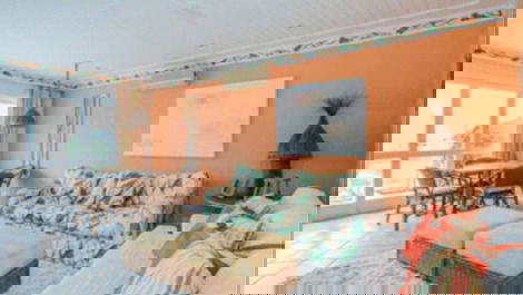 Linda casa com sete suítes, no condomínio Frade