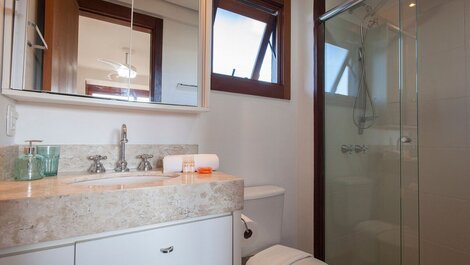 Villa 304 - Penthouse 3 bedrooms, sleeps 12, in a condominium with pool