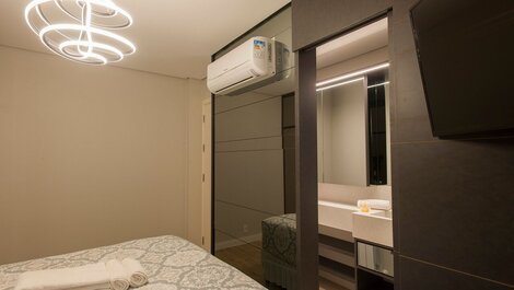 Dona Rita 302 - 2 suites and toilet, sleeps 6, a few meters from Rua...
