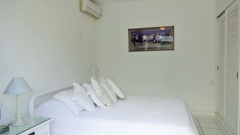 Beautiful house with six suites, in a privileged location in Angra...