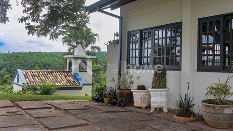 Sitio com piscina, área gourmet e beach tennis