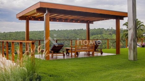 Sitio com piscina, área gourmet e beach tennis