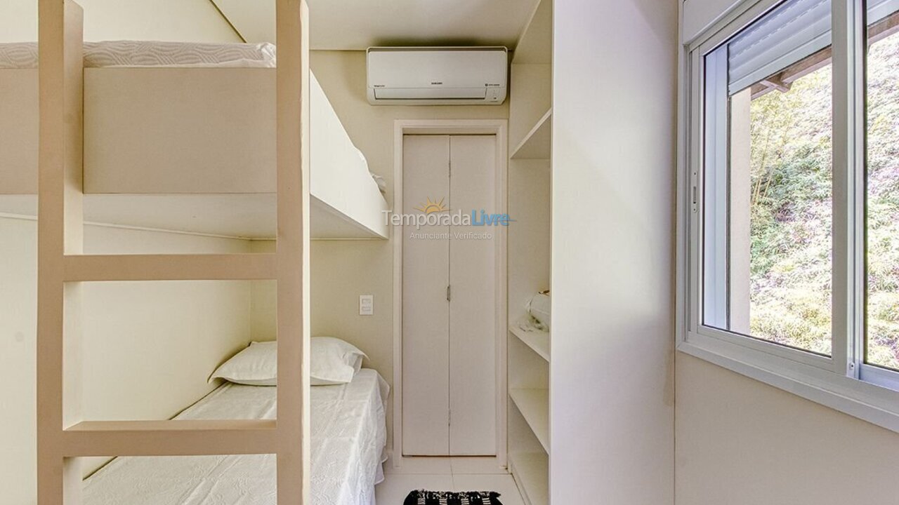 Apartment for vacation rental in São Sebastião (Camburizinho)