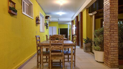 Casa amarela em Porto das Dunas by Carpediem