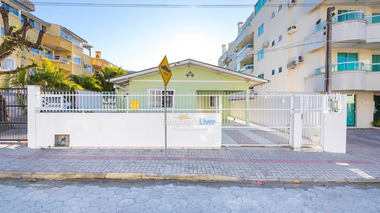 Casa para alquiler de vacaciones em Bombinhas (Praia de Bombas)