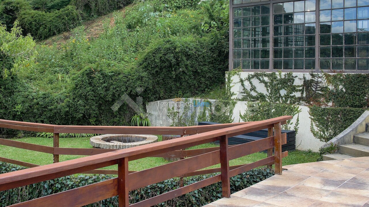 Casa para aluguel de temporada em Campos do Jordão (Alto do Capivari)