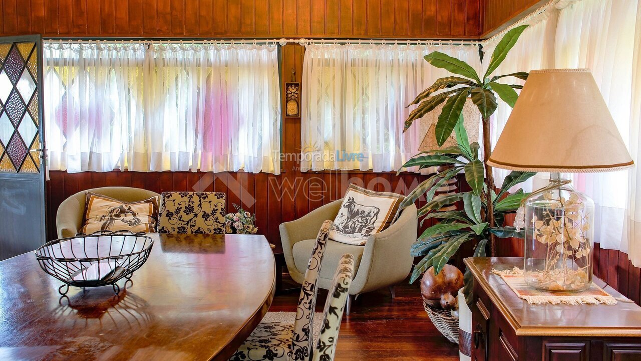 Casa para aluguel de temporada em Campos do Jordão (Alto do Capivari)