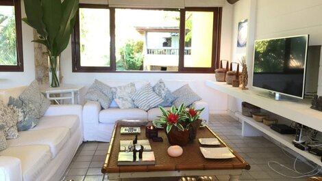 Hermosa casa con 6 suites, en condominio frente al mar