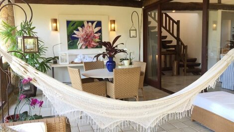 Hermosa casa con 6 suites, en condominio frente al mar