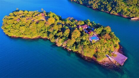 Hermosa isla privada con cinco espaciosas suites