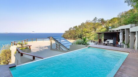 Espectacular mansión en Joá con piscina y preciosas vistas disponible...