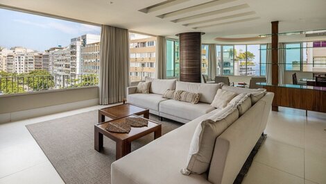 Beautiful apartment just one block from Ipanema beach