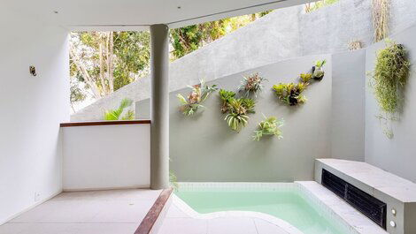 Espetacular mansão no Joá com piscina e vistas lindas disponível...