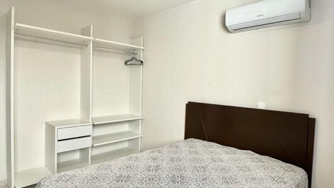 051 - Bonito apartamento de 02 habitaciones en la playa de Bombinhas...