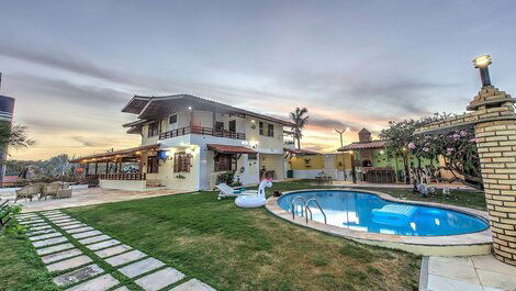 Casa incrível na beira mar da Praia de Iguape por Carpediem