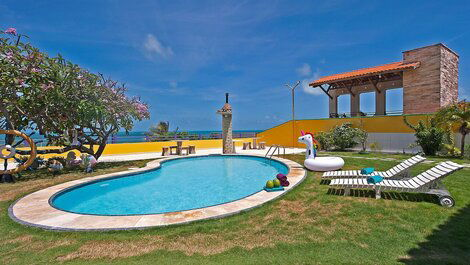Amazing house on the seafront of Praia de Iguape by Carpediem