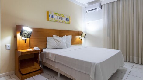 Flat beira mar com ótima localização em Ponta Negra