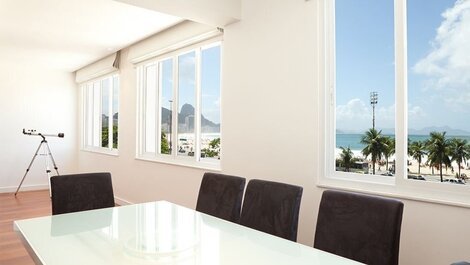 Apartamento de luxo com vista para praia em Copacabana