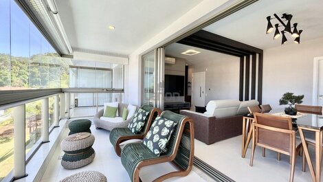 202 - Luxury apartment in the center of Bombinhas in a condominium...