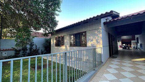 Casa c/ PISCINA E CHURRASQUEIRA em bairro familiar em Foz do Iguaçu