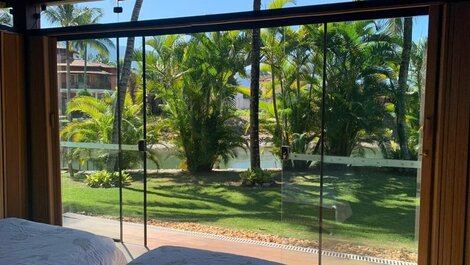 Beautiful house in Condominium, with five suites, located in Porto...