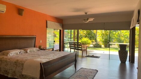Beautiful house in Condominium, with five suites, located in Porto...