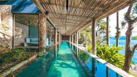 House with pool on a paradise island in Angra dos Reis for vacation