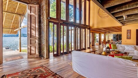 House with pool on a paradise island in Angra dos Reis for vacation