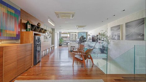 Cobertura triplex de luxo com piscina e vista para o mar no Leblon