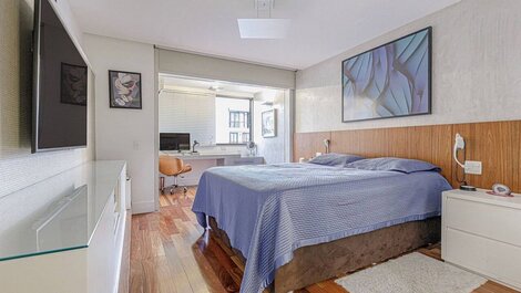 Cobertura triplex de luxo com piscina e vista para o mar no Leblon