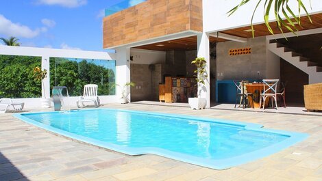 Casa com piscina privativa e poucos passos do mar at Cotovelo por...