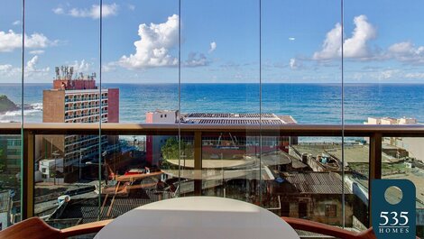 Bar con Vista al Mar - Acogedor y Bien Decorado