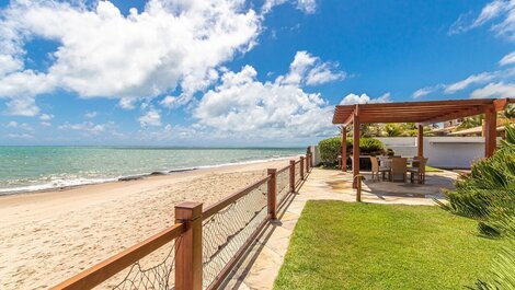 Splendid beachfront house in Jacumã for 15 people by Carpediem