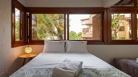 Villa 210 - 2 dormitórios, 9 pax, em Condomínio com piscina...