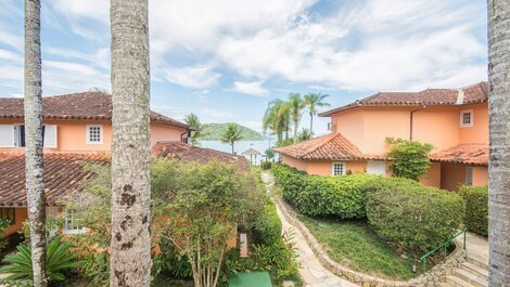 Beautiful house with three suites on the beach, in a condominium with...