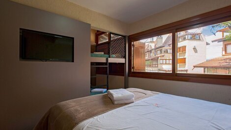 Villa 209 - 2 dormitórios, 10 pax, em Condomínio com piscina, junto...