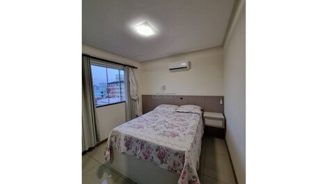 018 - Apartamento de 02 quartos 400m Praia de Bombas