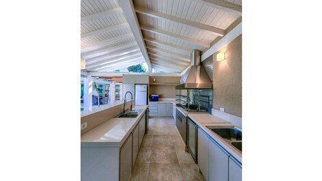 Hermosa casa con 4 suites, en la playa, en un condominio con seguridad las 24 horas
