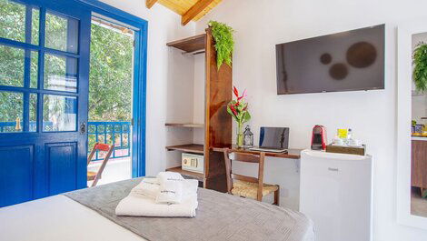 Charming Greek style studio great location 24