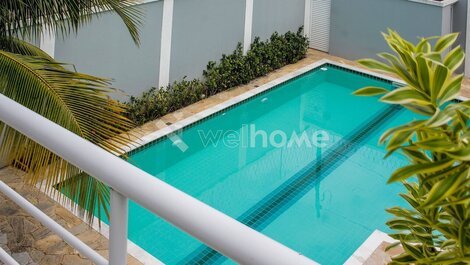 Casa con piscina en la playa de Pernambuco en Guarujá