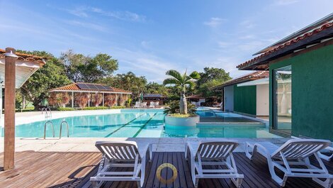 Manguinhos ✅ Casa completa 4 suites con aire y área gourmet, ubicada...