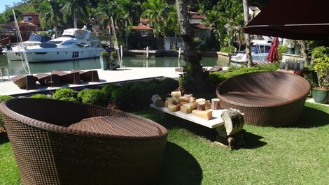 Beautiful Villa with seven suites, in great location