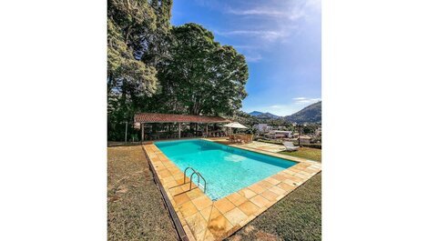 Hermosa casa en Nogueira con cinco suites, piscina y total privacidad.
