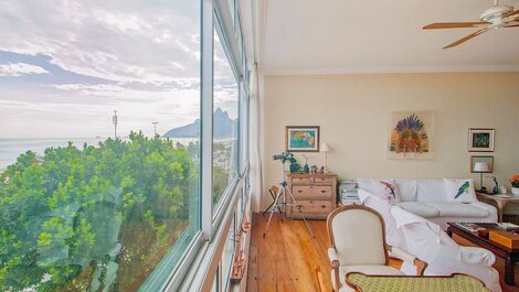 Apartamento com vista para o mar e 2 quartos para alugar em Ipanema